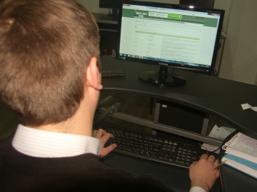 Hackeri români au accesat serverele grupului Yahoo